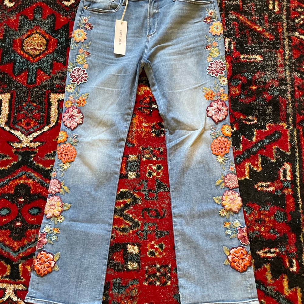 NWT Kelly Floral Embroidery Bootcut Jeans - Picture 6 of 6